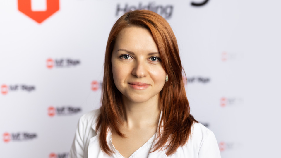 Dr. Irina Kalvāne (tidligere Kovalova) (på barselsorlov)
